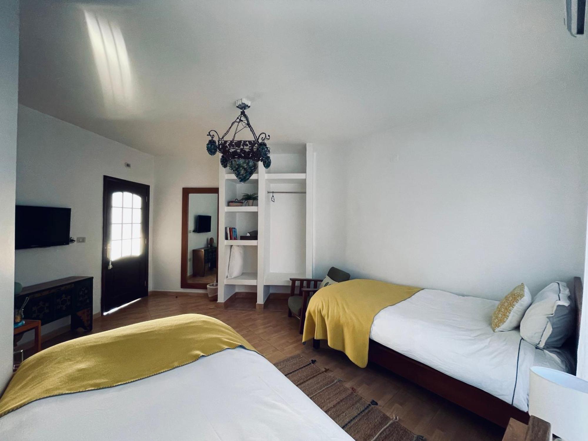 The Precious Guesthouse Sweimeh エクステリア 写真